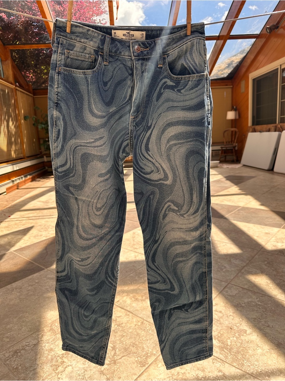 Hollister Curvy High-Rise Mom Jean